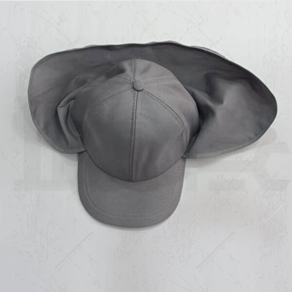 Gorra gris con solapa para protección del cuello